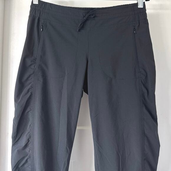 Athleta La Viva Capri Black Pants Womens Sz 6 *964585 Hiking Travel Lightweight - Picture 5 of 9